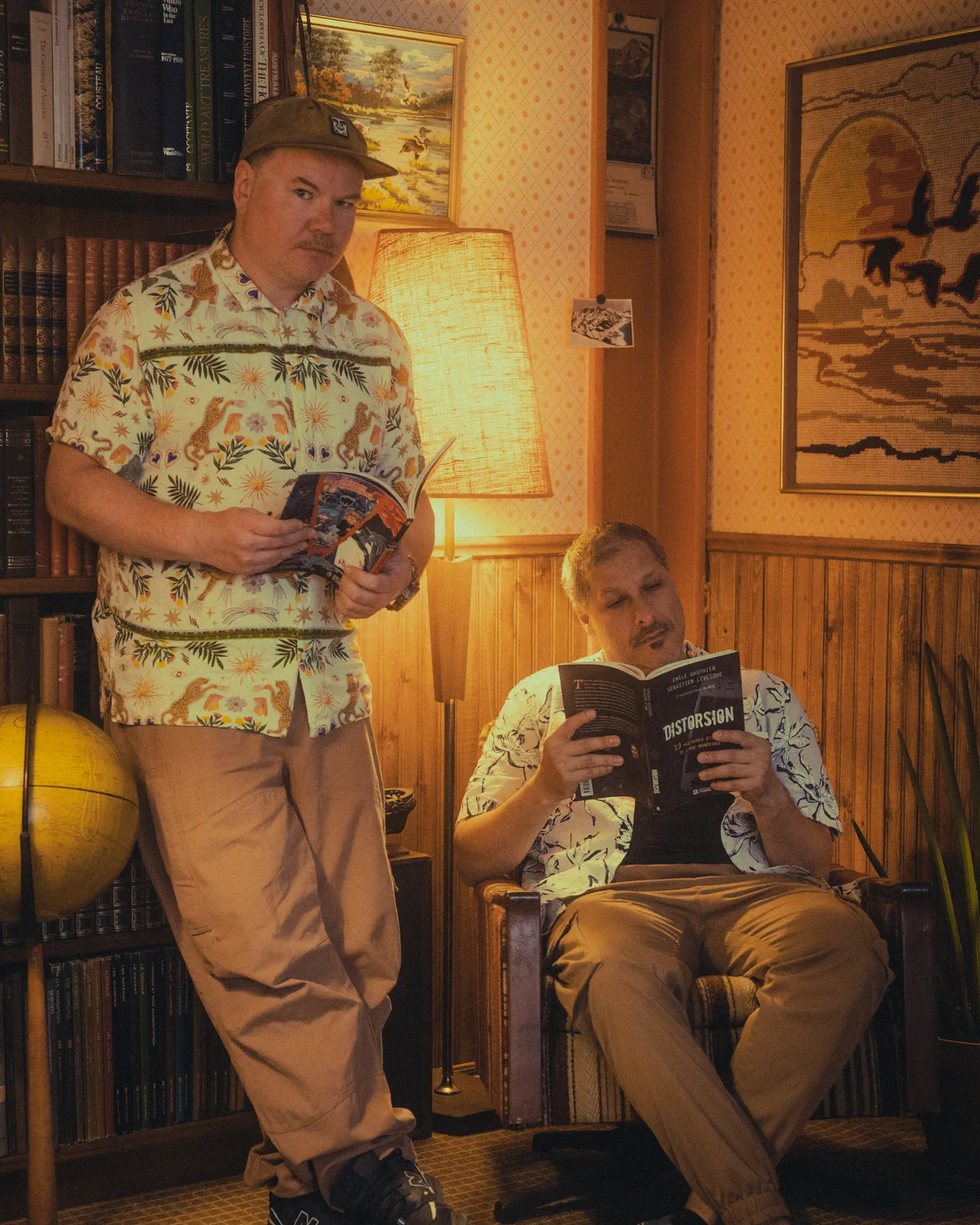 Emile Gauthier et Sébastien Lévesque avec les livres Distorsion